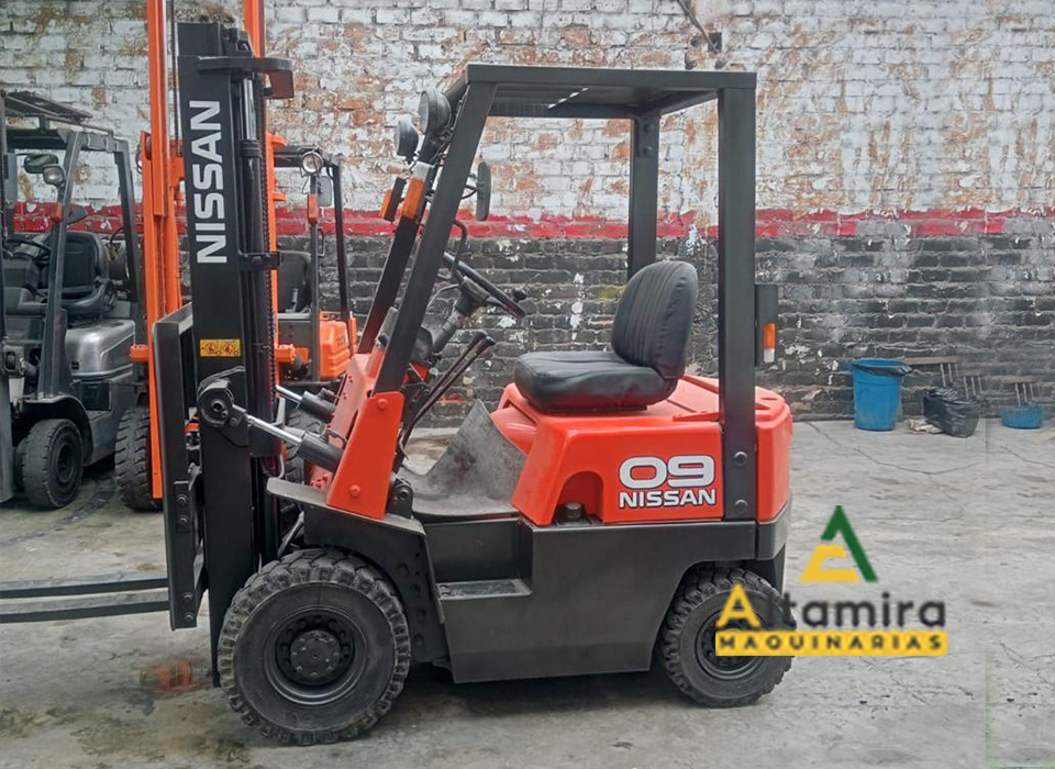 MONTACARGA NISSAN 09
